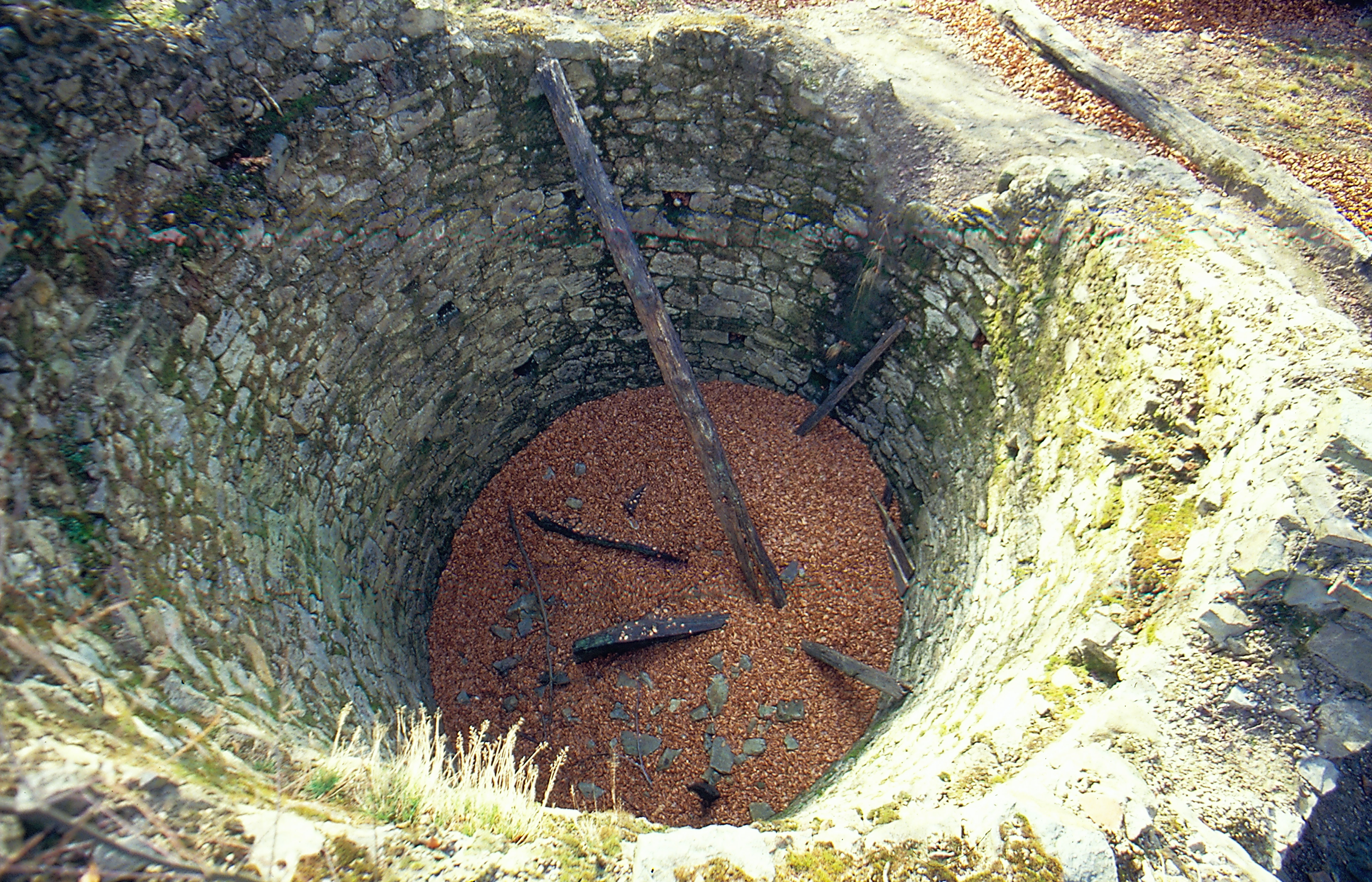Ruins of a snow pit in Astikurutz (Otxandio), 1993. José Ignacio García Muñoz