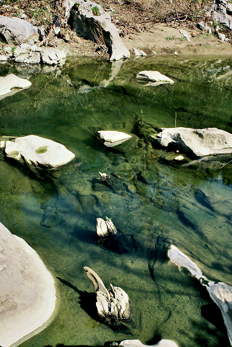 Vestigios de la presa del molino de Pondra, en el barrio de La Cadena, 1985. Miguel Sabino Díaz