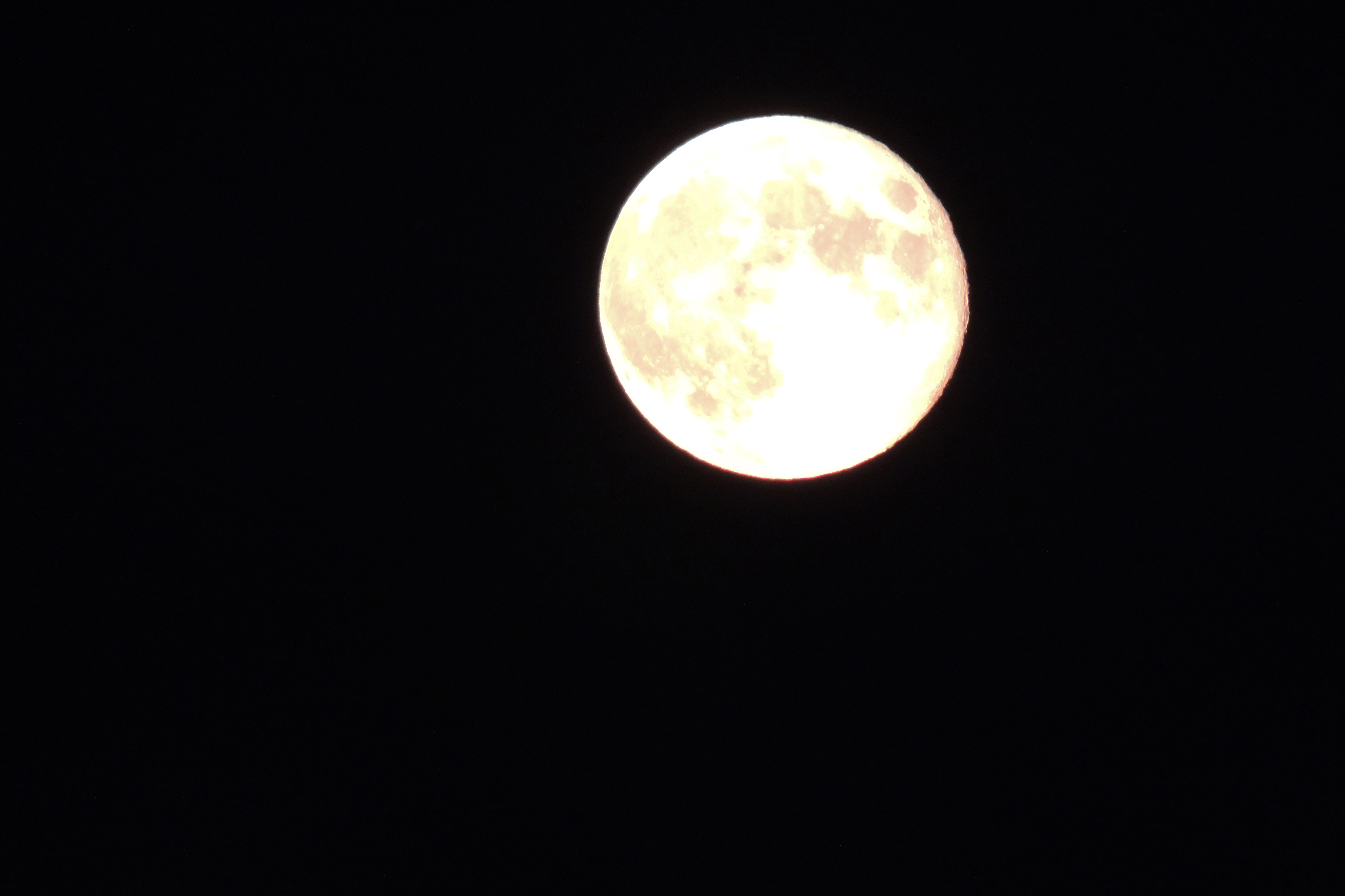 Full moon. Aia (Gipuzkoa), 2014. Karlota Arginberri