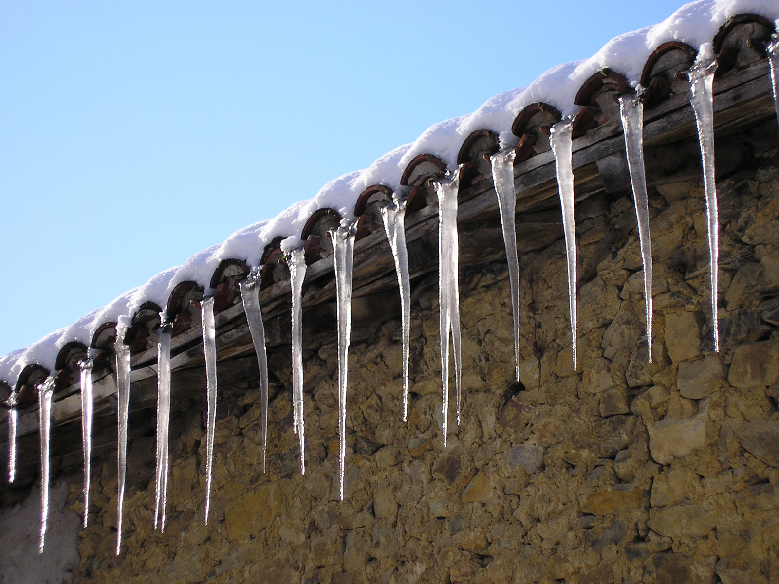 Icicles hanging from the eave of the roof. Luis Manuel Peña