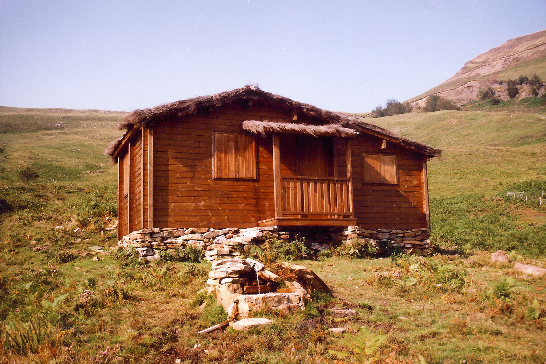 Log cabin in Saldelbao. Carranza (Bizkaia), 1996. Miguel Sabino Díaz