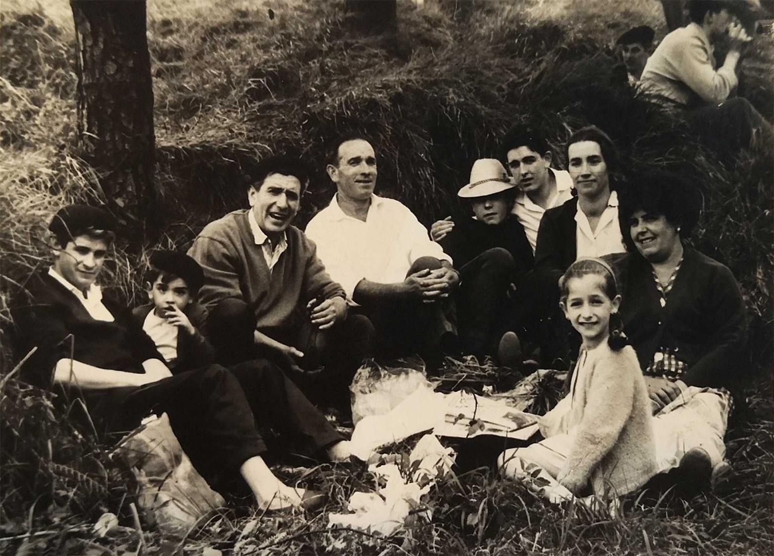 Almuerzo campestre en el Bizkargi, c. 1960. Foto Muñoz